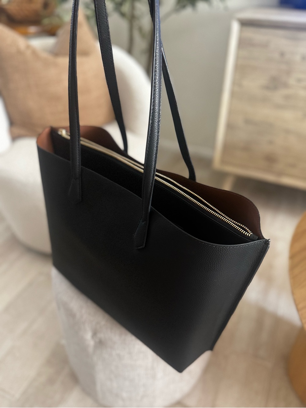 Triple Compartment Quince Italian Leather Black work tote bag - Picture 12 of 16